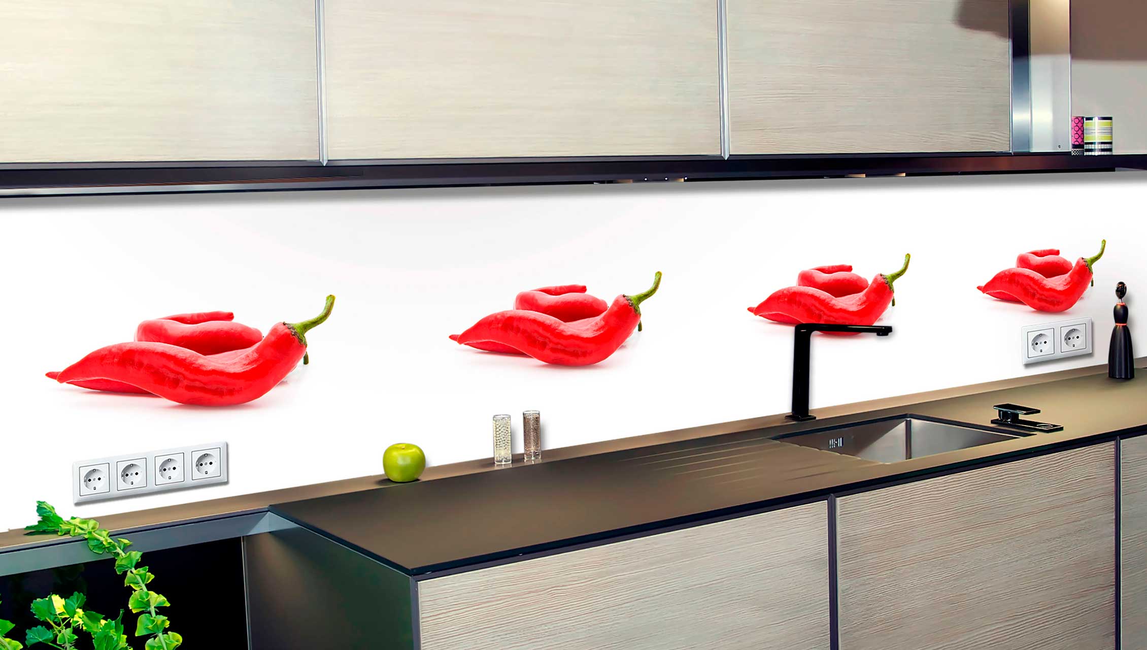 Moderne Küchenrückwand mit rotem Paprikamuster Küche mit moderner Rückwand, bedruckt mit rotem Paprikamuster, über einer schwarzen Spüle