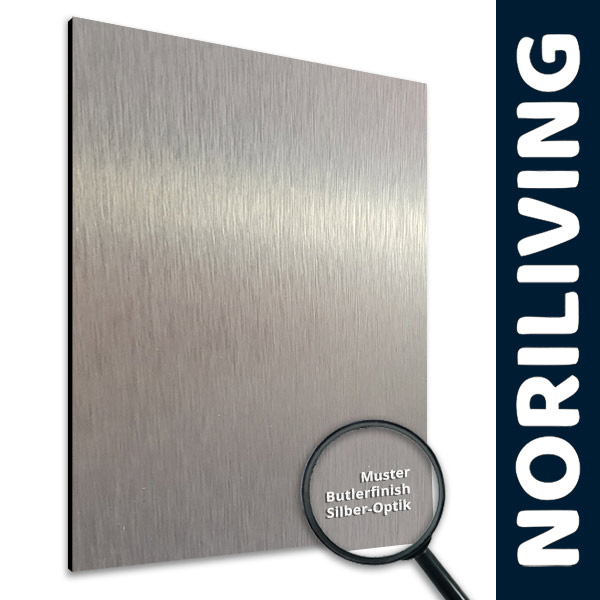 Musterplatte mit Butterfinish und silberner Optik, vergrößert dargestellt mit einer Lupe und dem NORILIVING-Logo